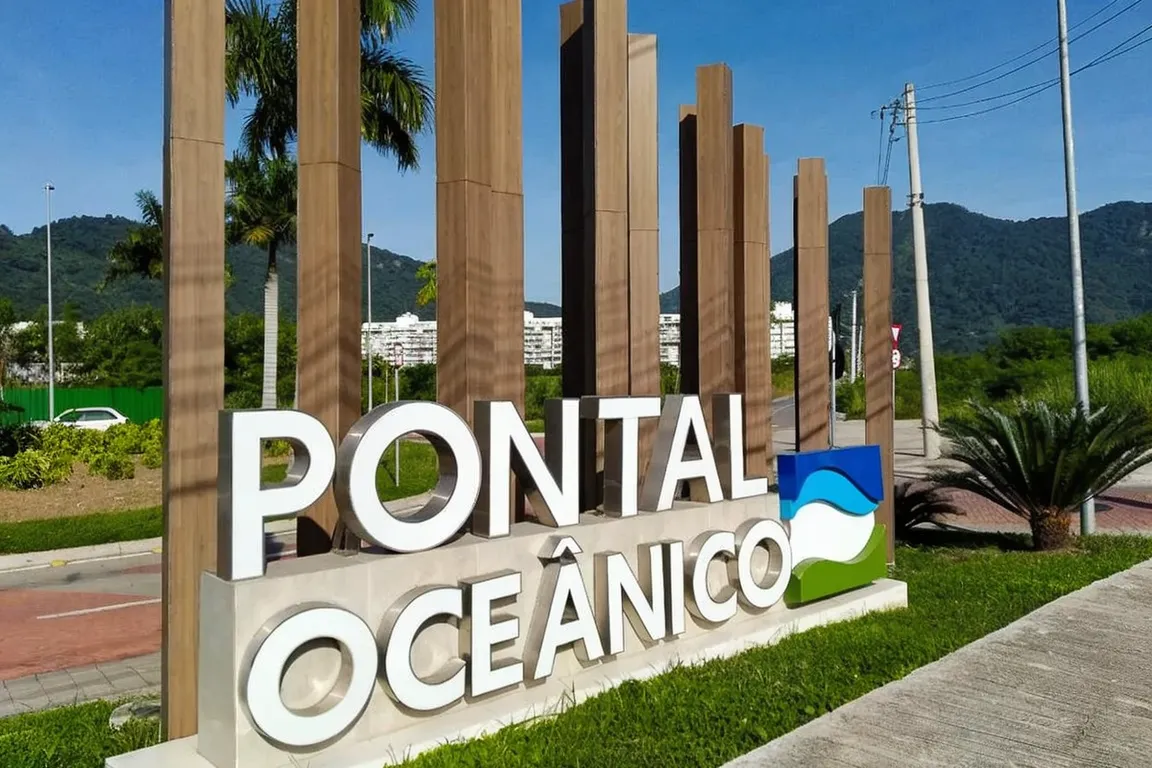 Transporte Privativo: Ônibus de transporte exclusivo para moradores do Ocean Pontal Residence com destino ao Beach Place.