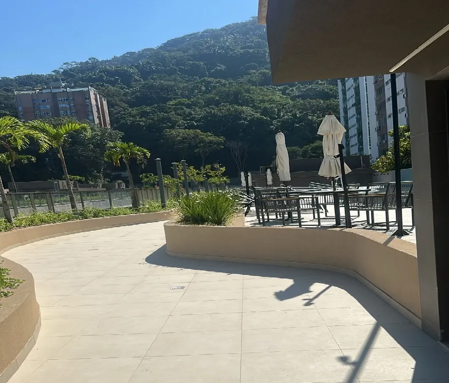 Vista aérea das árvores e caminhos naturais do Parque Sustentável da Gávea RJ