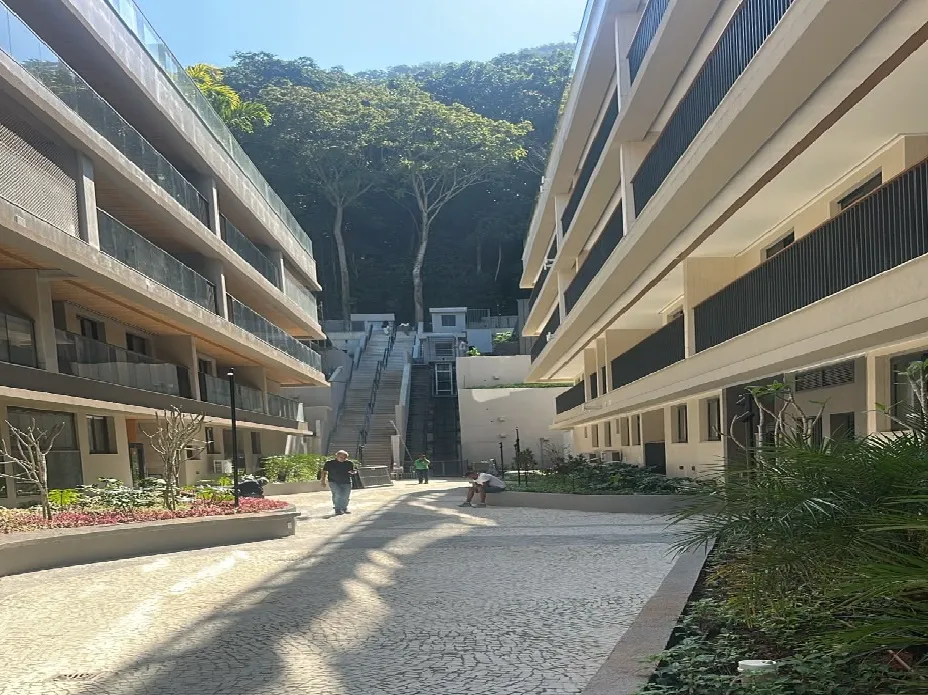 Sistema de captação de água e soluções sustentáveis aplicadas no parque urbano.