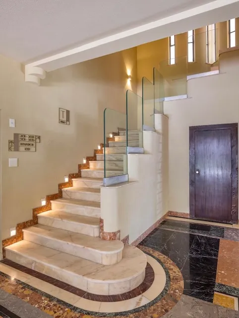 Este raro palacete art déco reúne elegância, memória e exclusividade em um dos imóveis mais singulares do Rio de Janeiro. Conheça agora.