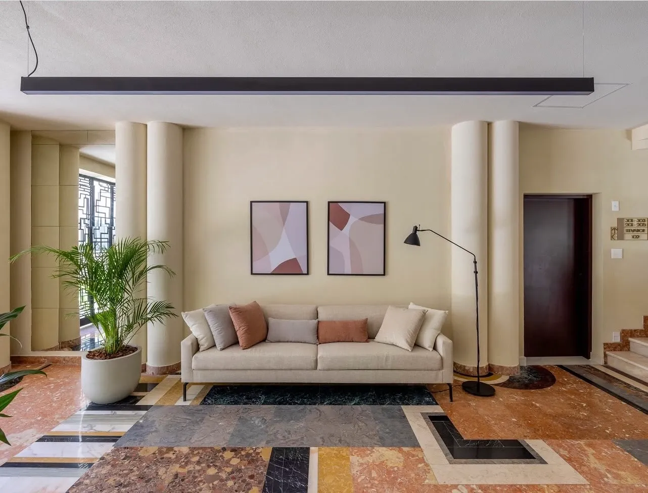 Encontre um raro palacete art déco com ambientes sofisticados, detalhes históricos e arquitetura que se destaca. Consulte fotos e informações do imóvel.