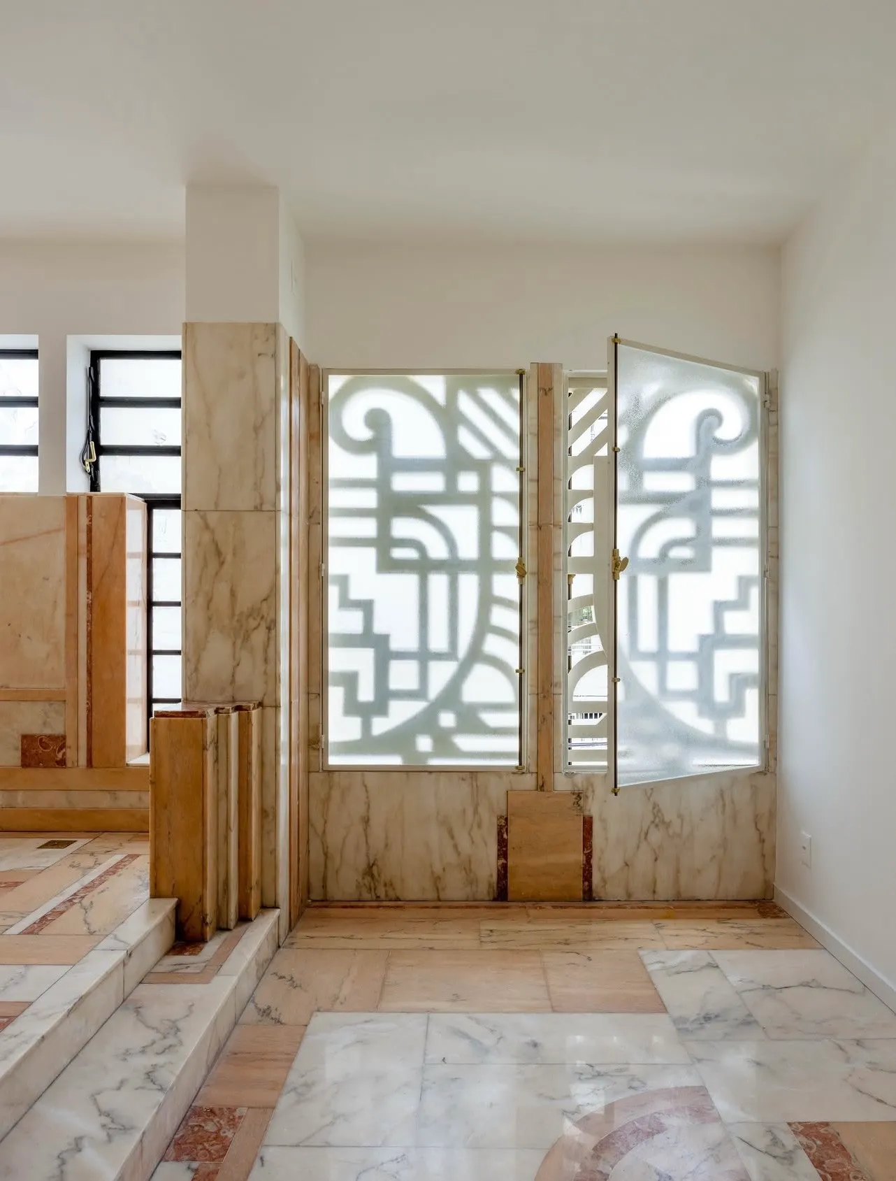 Raro palacete art déco no Rio de Janeiro, perfeito para quem procura exclusividade e arquitetura histórica. Conheça a propriedade em detalhes.