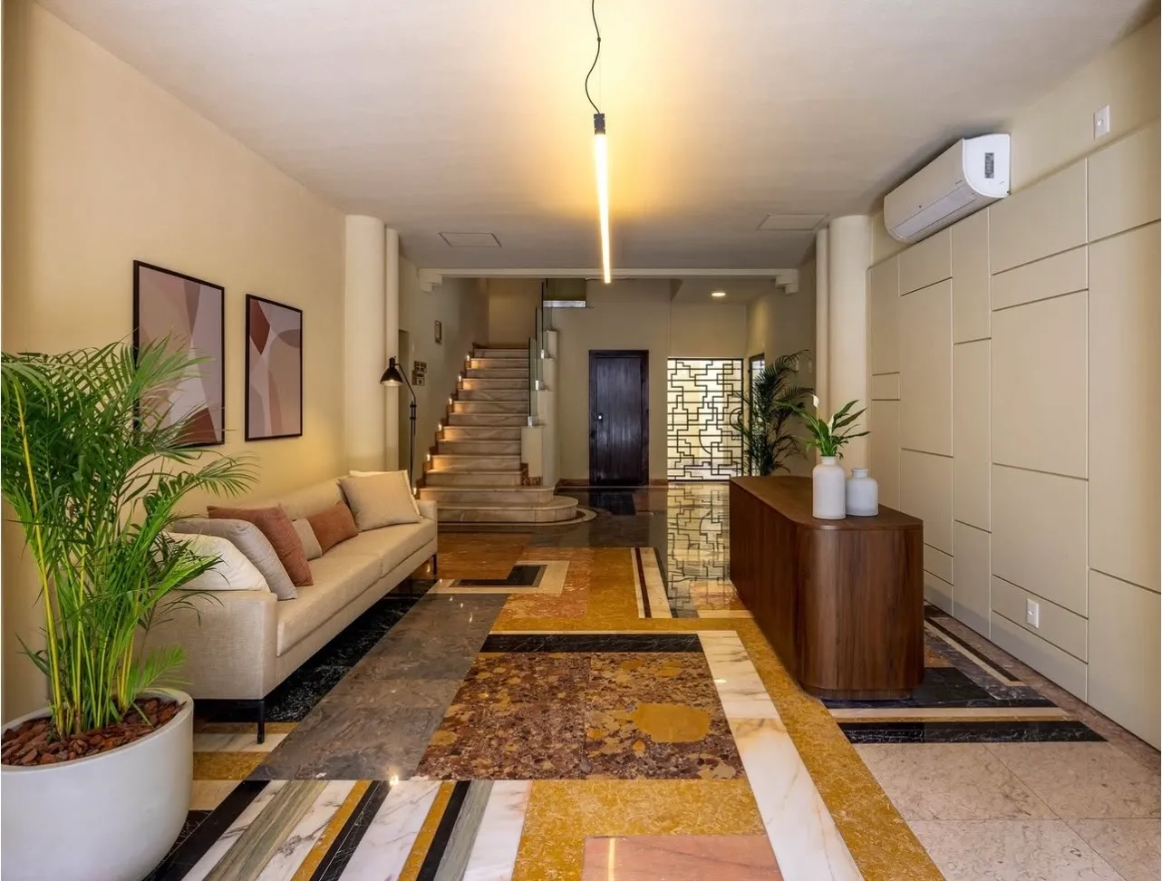Raro palacete Art Deco localizado em bairro nobre do Rio, ideal para investimento ou residência de luxo
