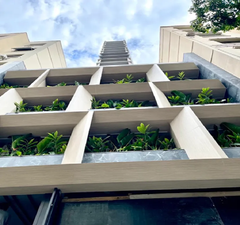 Fachada contemporânea do Alma Ipanema Residencial com design sofisticado e varandas amplas, destacando a integração arquitetônica com o bairro.