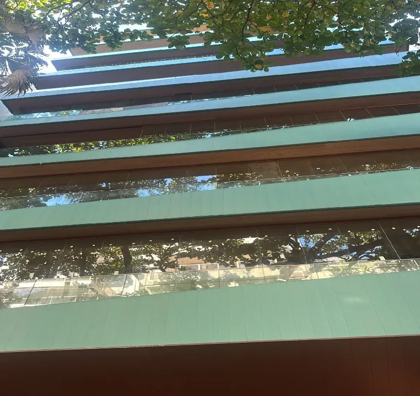 Fachada moderna do condomínio Tempo Ipanema Residencial na Zona Sul do Rio de Janeiro.