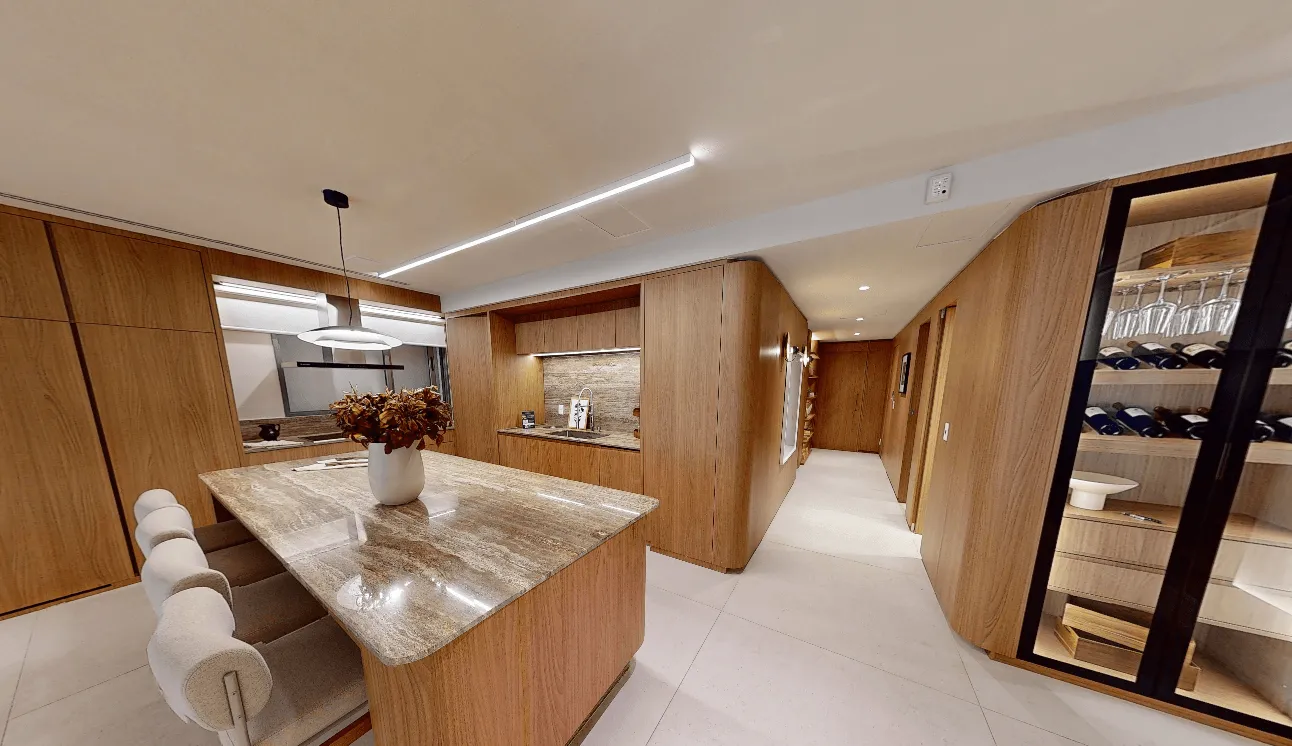 Banheiro com revestimento em porcelanato no Ipanema Almar