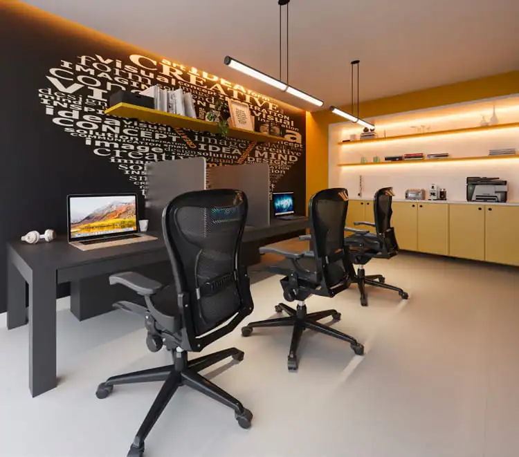 Vista da sala de estar com varanda em unidade decorada do Estação Botafogo.