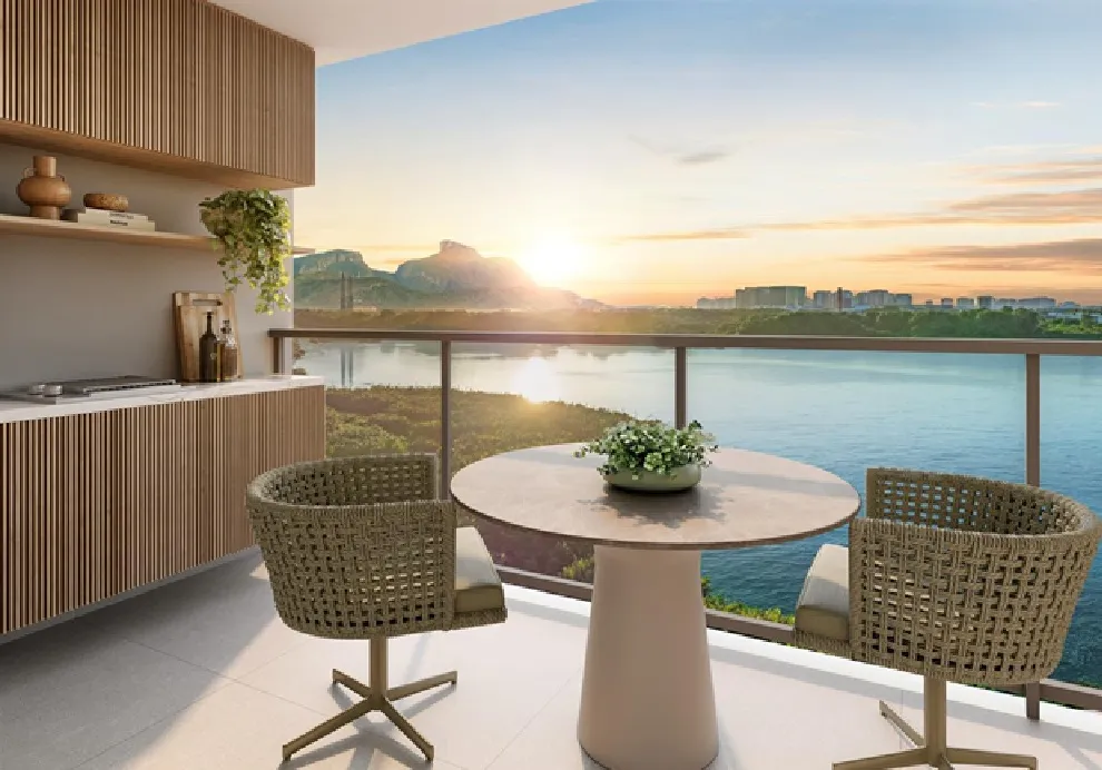 Apartamentos e Interiores Apartamento decorado do Breeze Inspire Residence com 2 quartos na Barra Olímpica RJ Sala integrada do Breeze Inspire Residence com iluminação natural e varanda Planta de apartamento do Breeze Inspire Residence com 3 quartos e suíte